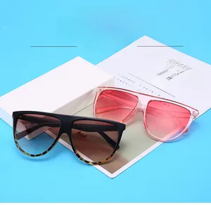 Lunettes de soleil oversize à dessus plat avec verres dégradés et détails léopard