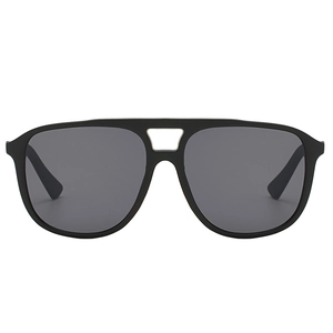 Lunettes de soleil aviateur carrées noir mat avec double pont et verres gris foncé tendance