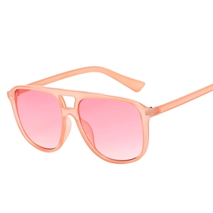 Lunettes de soleil aviateur carrées avec verres dégradés roses et monture transparente