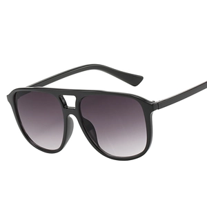 Lunettes de soleil aviateur noires avec verres dégradés violets et monture double pont chic