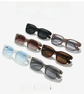 Détail de lunettes de soleil carrées vintage proposées en six coloris et finitions