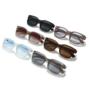 Lunettes de soleil carrées modernes en six couleurs dont noir, écaille et gris transparent