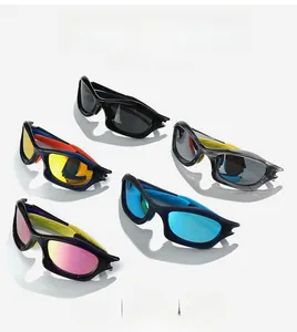 Gamme de lunettes de soleil de sport colorées avec cinq verres différents et monture profilée