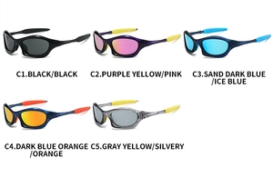 Vue détaillée de lunettes de soleil de sport avec verres miroirs aux couleurs variées