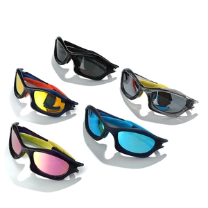 Cinq paires de lunettes de soleil de sport Y2K avec verres REVO pour le cyclisme et rando