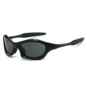 Lunettes de soleil de sport noires de style punk Y2K avec monture enveloppante pour le cyclisme