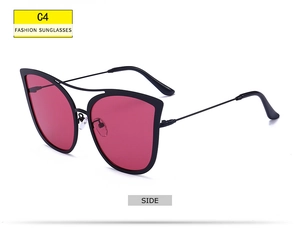 Detailansicht der modischen Cat-Eye-Sonnenbrille mit schwarzem Metallrahmen und Gläsern