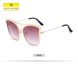 Seitenansicht der trendigen Cateye-Sonnenbrille mit goldenem Metallrahmen und lila Verlauf