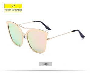 Detailansicht der Katzenaugen-Sonnenbrille mit Goldrahmen und rosa Farbverlauf