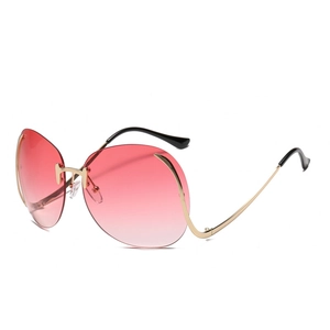 Lunettes de soleil papillon sans monture avec verres dégradés rouges et cadre doré
