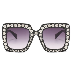 Modische quadratische Oversize-Sonnenbrille mit Strass, schwarzem Rahmen und lila Farbverlauf