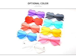 Collection de lunettes de soleil sans monture en forme de cœur en neuf tons d'été