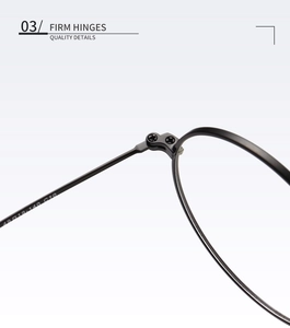 Détail des charnières renforcées sur les lunettes de vue noires à monture ronde rétro