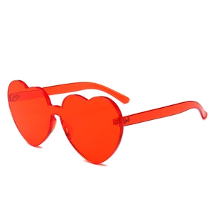 Lunettes de soleil oversize en forme de cœur rouge vif avec monture monobloc audacieuse