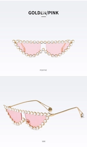 Double vue des lunettes œil de chat dorées avec verres roses et strass brillants