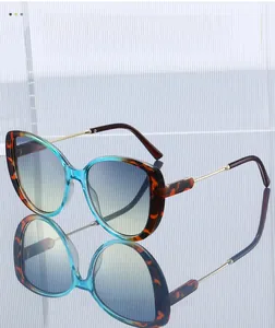 Detail of butterfly frame sunglasses with blue-tortoise design and gradient lenses