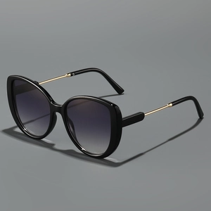 Chic oversized cat-eye sunglasses with black frames, gradient lenses and gold metal temples