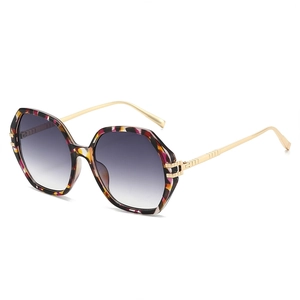 Lunettes de soleil géométriques oversize avec monture fleurie et branches dorées