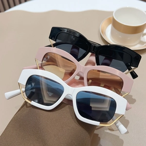 Fashionable oversized polygonal sunglasses in black, pink and white with metal accents