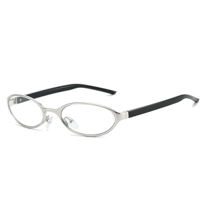 Lunettes de soleil œil-de-chat futuristes en métal argenté avec monture ovale et branches noires