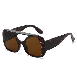 Oversized Y2K tortoiseshell sunglasses with wrap-around frame and dark brown lenses