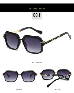 Lunettes de soleil carrées avec monture noire et verres dégradés violets en trois vues