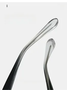 Détails macro des branches de lunettes ergonomiques avec structure en métal poli