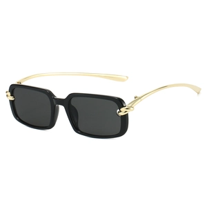 Lunettes de soleil rectangulaires noires avec branches en noeud dore et verres fonces