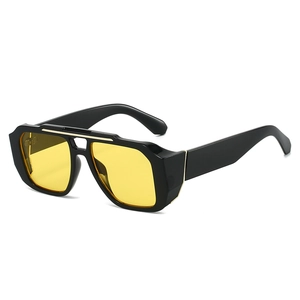Lunettes de soleil rétro à double pont avec monture noire, verres jaunes et accents dorés