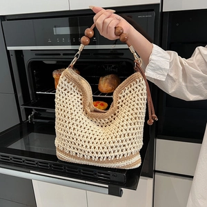 Sac cabas au crochet de style bohème beige et marron avec poignées en perles de bois