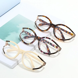 Cat-Eye Brille mit hohlen Metallbügeln in Schildpatt, Violett und Cremefarben