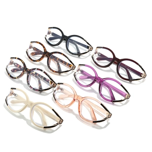 Set bunter Cat-Eye-Brillengestelle mit runden Vintage-Gläsern in sieben verschiedenen Farben