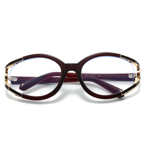 Schicke Cat-Eye-Brille mit burgunderfarbenem Rahmen und goldenen Metallbügeln für Damen