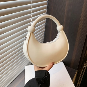 Schicke beige Halbmond-Schultertasche aus glattem PU-Leder mit stilvollem Rundgriff