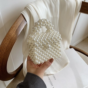 Sac à main artisanal en perles de style français avec anse élégante et design tissé