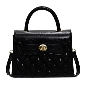 Elegante borsa a mano trapuntata in pelle verniciata nera con chiusura in metallo dorato