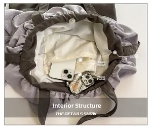 Structure interne du sac seau avec poche principale, sac zippé et fente pour mobile