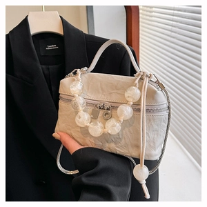 Sac à main plissé beige vintage avec perles et bandoulière en chaîne pour femmes