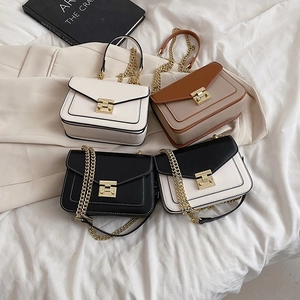 Piccola Borsa Quadrata Retrò Con Patta Pelle PU Cuciture A Contrasto Catena Metallo Dorato Tracolla Moda Donna