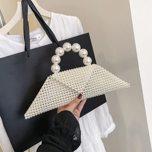 Sac à main triangulaire élégant en perles blanches avec grande poignée pour femme