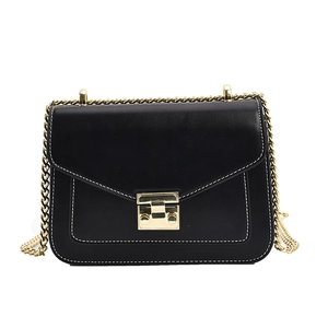 Borsa a tracolla vintage nera con cuciture bianche a contrasto e catena dorata