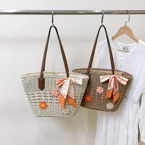 Borsa Tote in Paglia Intrecciata a Mano Da Donna Con Fiore all'Uncinetto Foulard in Raso Grande Capacità Spiaggia Estate