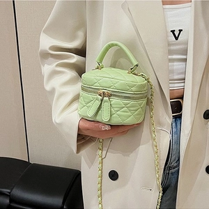 Mini quilted rhombic shoulder bag in soft green leather with dual zipper and chain strap