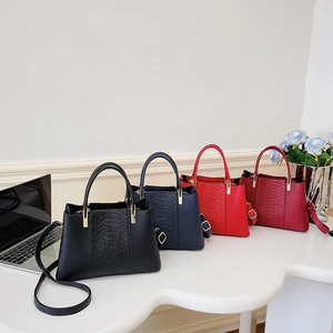 Vintage Women Handbag PU Leather Crocodile Pattern Large Capacity Tote Shoulder Bag With Detachable Strap Gold Hardware
