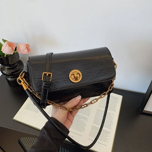 Fashionable black shoulder bag with wood grain texture leather and gold chain detail