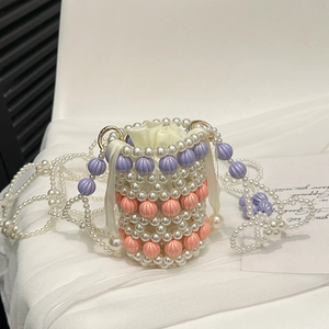 Sac seau en perles fait main avec perles florales mauves et doublure à cordon