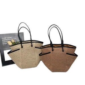 Sac de plage tressé pour femme en beige et marron avec anses en cuir pour l'été