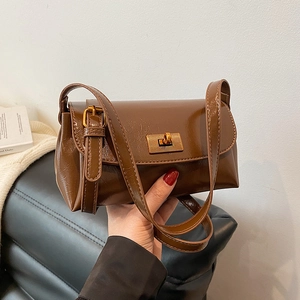 Sac à bandoulière classique en cuir poli marron avec fermoir doré pour femme