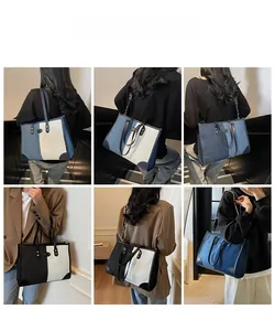 Dettaglio della borsa tote in denim e tela con cuciture a contrasto e rivetti in metallo