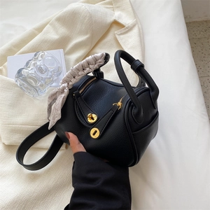 Mini Boston-tas van leer met litchi-patroon, zijden sjaalhandvat en gouden slot